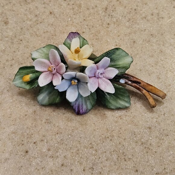 RARE VINTAGE CLASSIC CAPODIMONTE ITALIAN FLOWER BOUQUET PORCELAIN BROOCH PIN - Picture 2 of 14